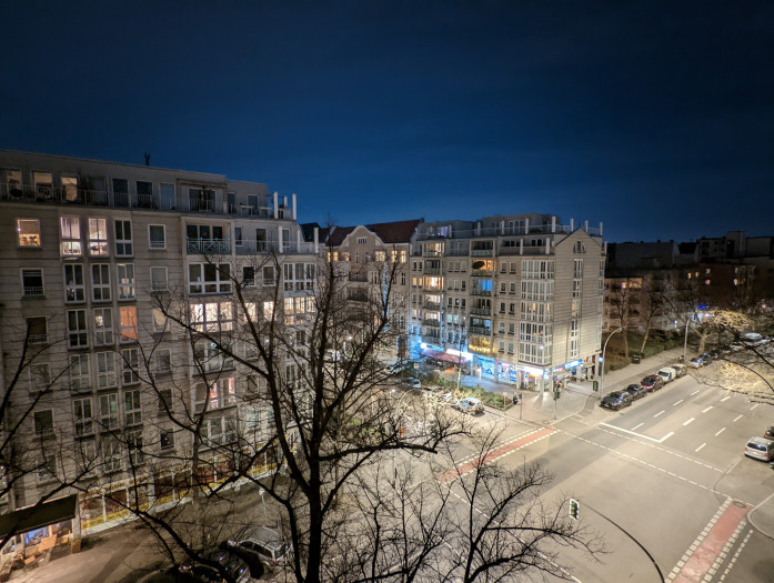 ... das Pixel 6 Pro macht insgesamt ein helleres, aber stellenweise überbelichtetes Bild. (Bild: Tobias Költzsch/Golem.de)